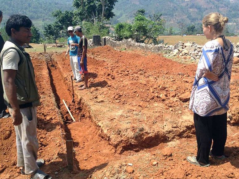 Beim Aufbau von Grundmauern