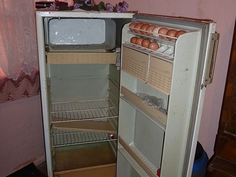 Leerer Kühlschrank