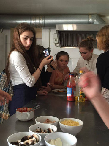 Mädchen in der Küche
