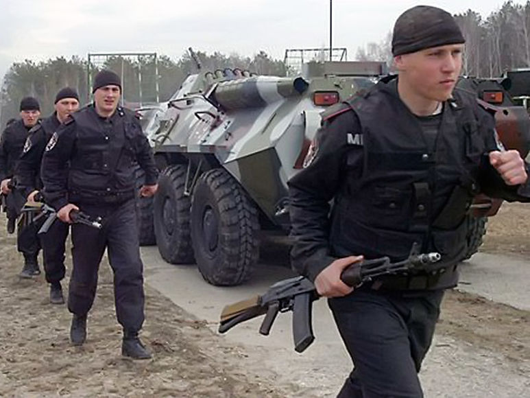 Soldaten rücken ein