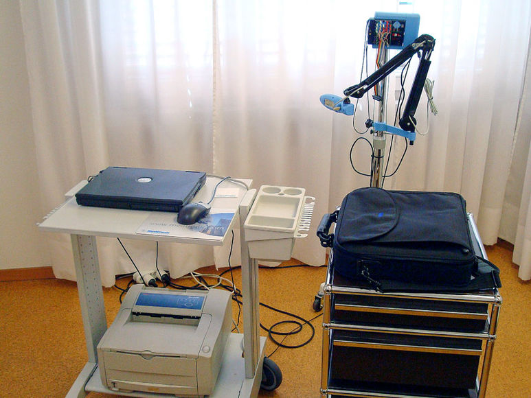 Enzephalographie-Geräte