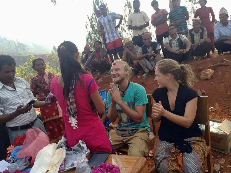 Abschiednehmen von den Bewohnern in Kathmandu