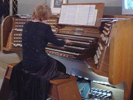Orgelspielerin